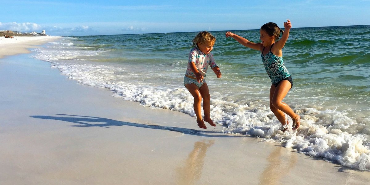 Vacatia's tweet photo. Enjoy @cfadventure's FUN "19 Spectacular Things To Do in #Destin Florida" including @BuccaneerDestin @FunAtTheTrack @JustChuteMe @LuLusDestin @SurfHut_Destin! 😎🌴 #familytravel https://t.co/2M3E87npKE https://t.co/yYWPr1tmDb