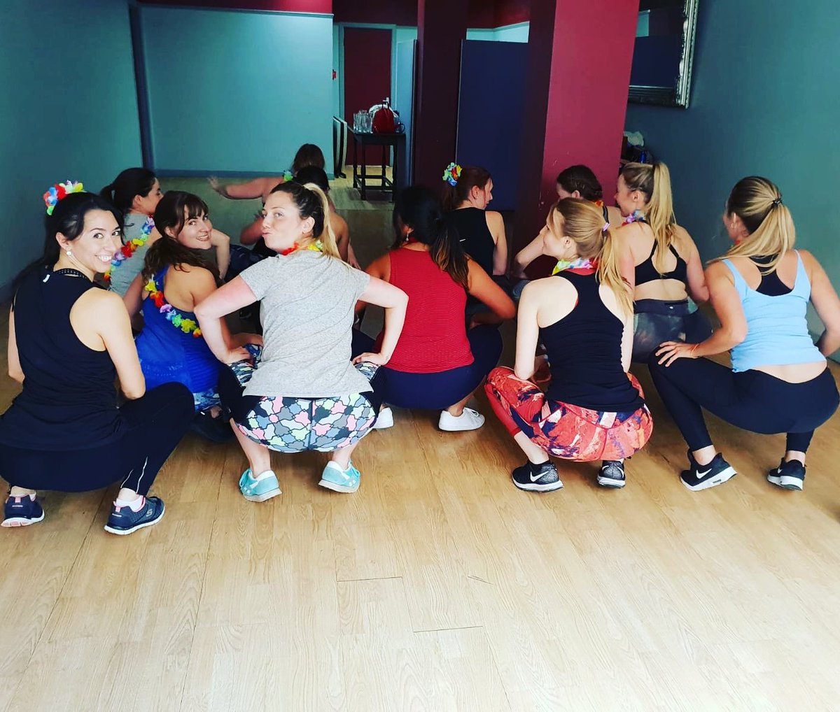 sashaydance's tweet photo. #getbusy #seanpaul in #glasgow for Kirsty's #henparty #danceclass #dancing #fun #dancehallqueen #groovy #engaged #bridetobe #hendo #henweekend #hendofun #sashaydance #dancelesson #dance https://t.co/psquuQglBR https://t.co/6nXU7bisOE