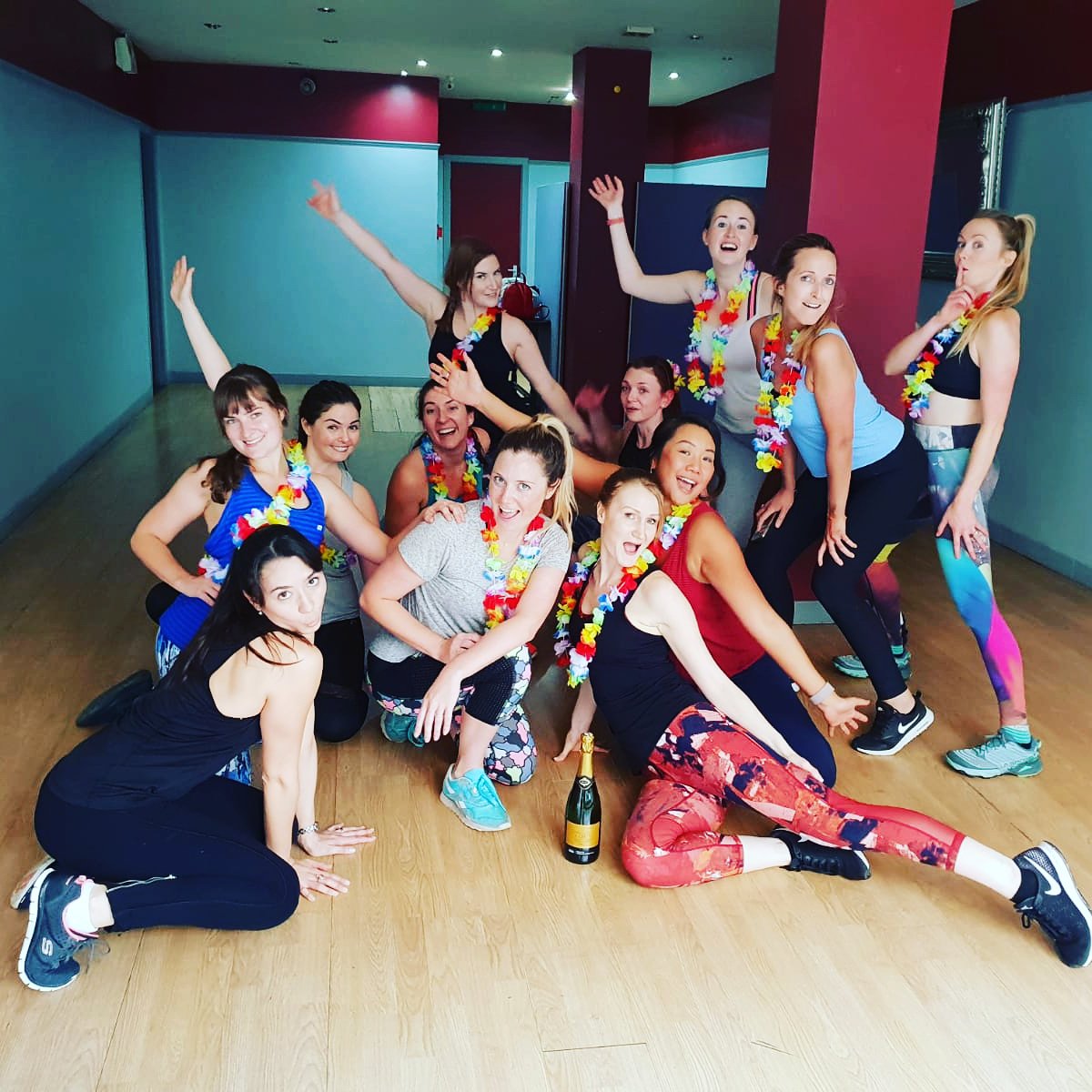 sashaydance's tweet photo. #getbusy #seanpaul in #glasgow for Kirsty's #henparty #danceclass #dancing #fun #dancehallqueen #groovy #engaged #bridetobe #hendo #henweekend #hendofun #sashaydance #dancelesson #dance https://t.co/psquuQglBR https://t.co/6nXU7bisOE
