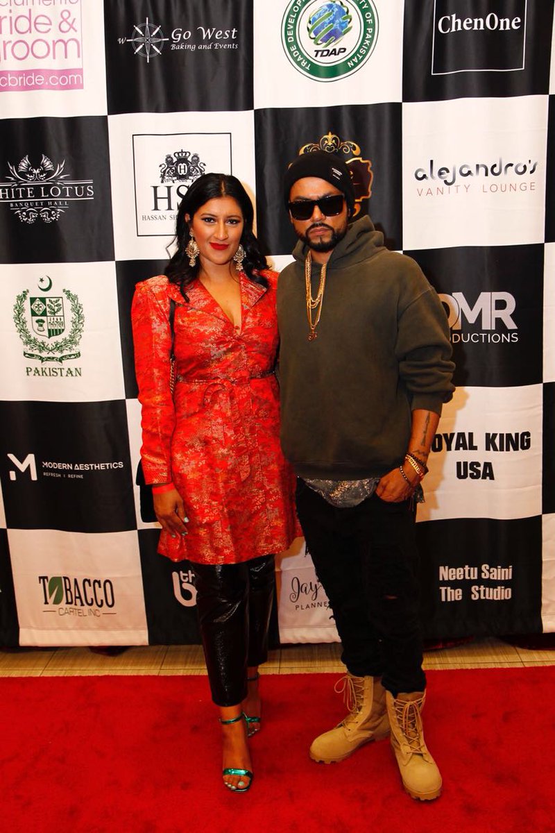 Fab_fablogger's tweet photo. Highlights from the Mohabatnama show in California by Bilal Mukhtar π«
@HSYCOUTUREKING
#MuhabatNama #HSY #WeDoDesign #SabinaPasha #AmnaBabar #BMPR https://t.co/7OMu7ZknSY