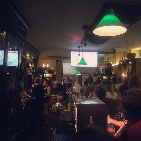 shenanigansbcn's tweet photo. Twinkle, twinkle little star ⭐...Tonight, point me to Shenanigans bar  🍻☘️🇮🇪️

#shenanigansbcn #shenanigans #barcelona #bcn #irish #irishpub #pub #irishbar #bar #football #beer #friends #football #rugby #food #meetpies #party https://t.co/UIOwTmNL1T