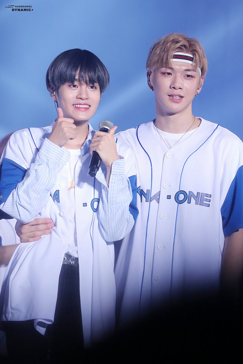 DYNAMIC_1210's tweet photo. 180825 One the world in Taipei #강다니엘 #워너원 #KangDaniel #WannaOne 

대휘하고 다니엘하고 ㄲ ㅑ!!!
대휘허리 한줌..ㄷ ㄷ ㄷ ㄷ ㅠ .ㅜ 넘 귀여어ㅜㅜ https://t.co/Yy0ih5zyHa