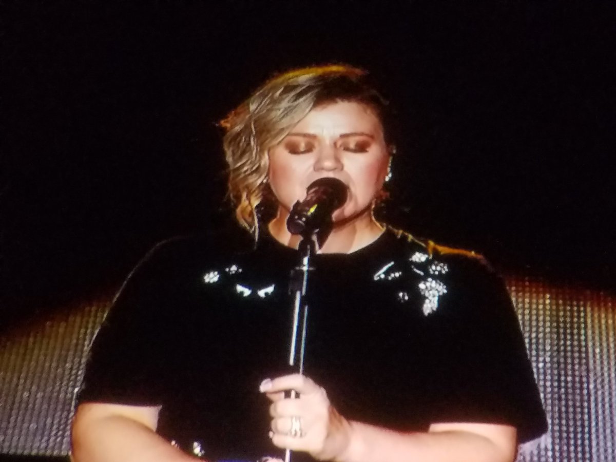 NiaKarmann's tweet photo. Last night at @kelly_clarkson was LIT! 🔥🔥 #girlsnightout #KellyClarkson #nebraskastatefair #thegoodlife #greatseats https://t.co/5Gjm1ChxKL