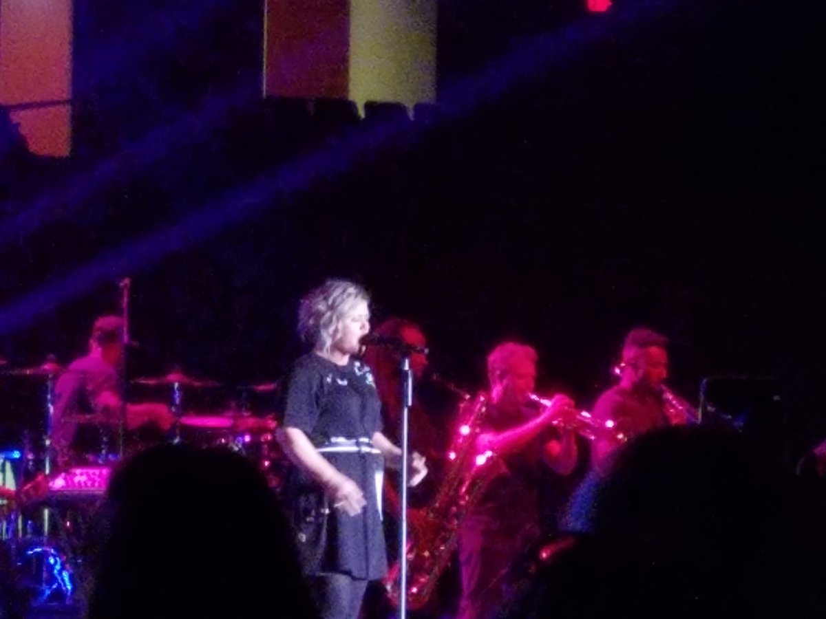 Last night at @kelly_clarkson was LIT! 🔥🔥 #girlsnightout #KellyClarkson #nebraskastatefair #thegoodlife #greatseats