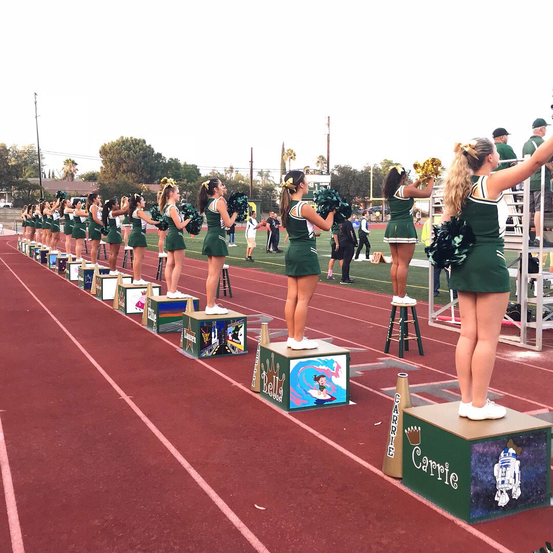 dhs_sss's tweet photo. First home game of the season was a huge success! 💚💛💚 https://t.co/0zg132oxlc