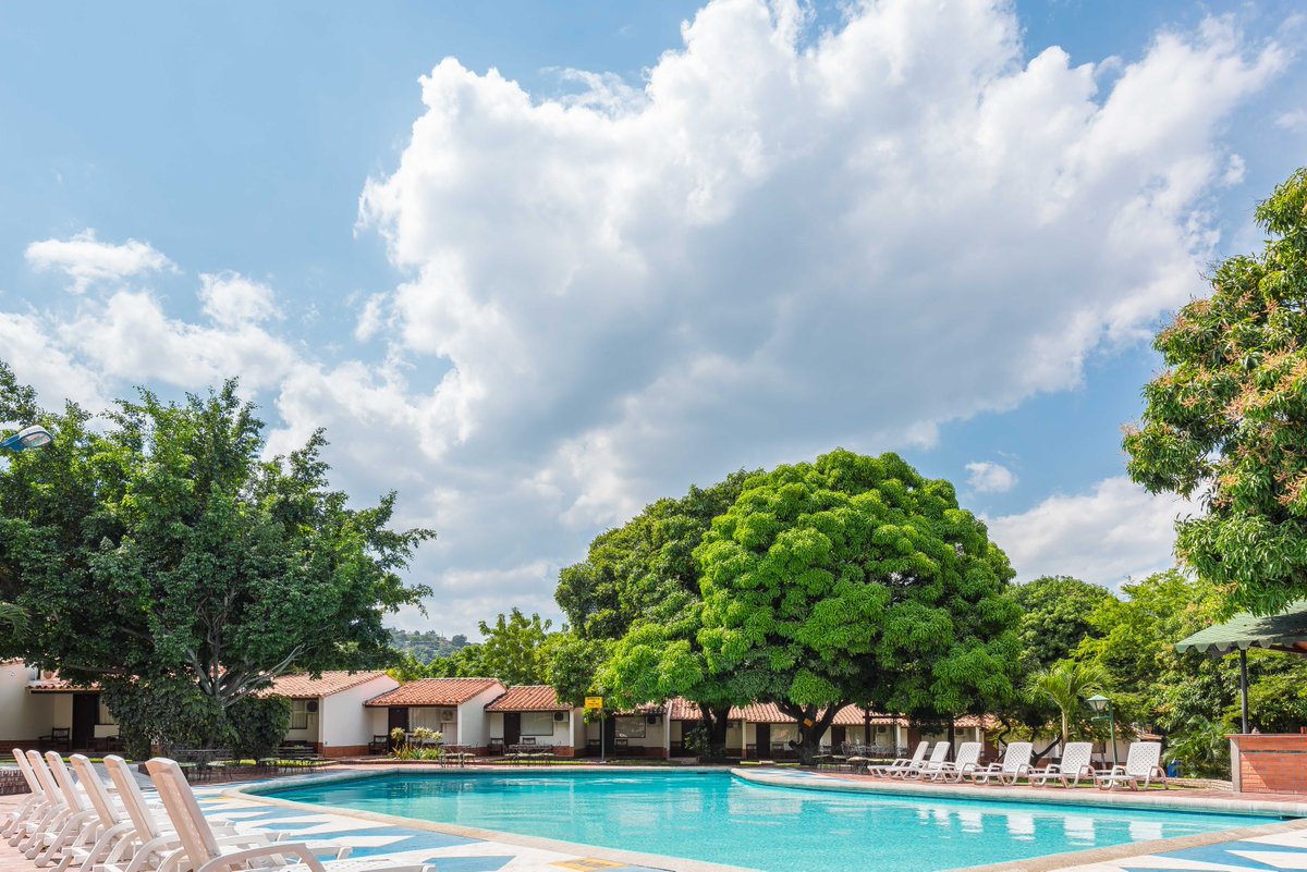 Faranda_Hotels's tweet photo. Para la alta temperatura de Cúcuta, nada mejor que un chapuzon en nuestra piscina. 
.
.
IG: @hotelbolivar 
FB: Hotel Bolívar 
#HotelCityHouseBolivar #HotelBolivar #FarandaHotels #LivingFaranda #Cúcuta #Travel #Viajes #Campestre https://t.co/Dc2pwSsw4x