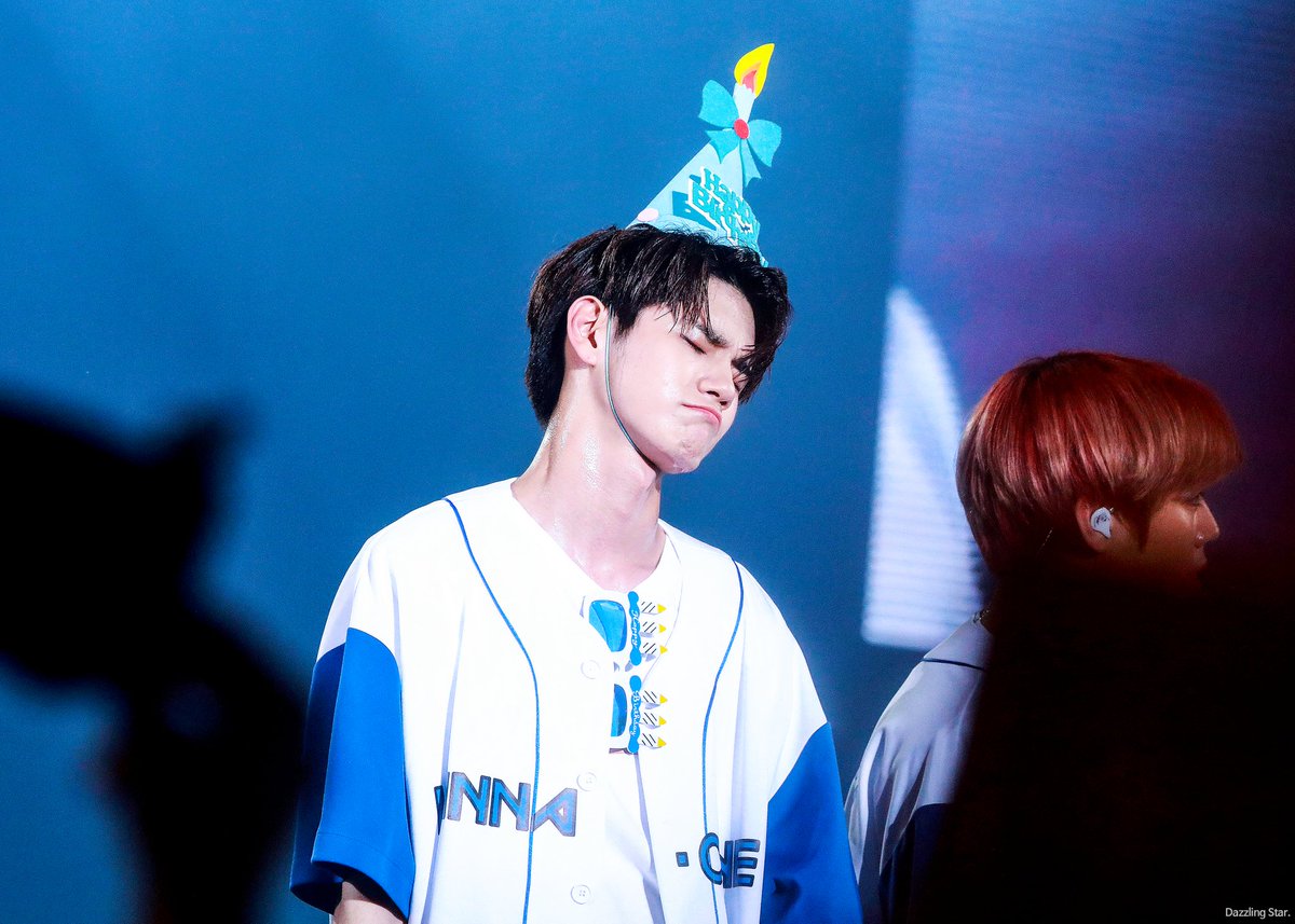 Dazzling950825's tweet photo. 180825 Wanna One World Tour in Taipei

어두운 밤하늘을 밝히는 
찬란한 나의 별,

성우야, 생일축하해 ❤❤❤

#찬란한별_옹성우_생일축하해 
#Happy_ONG_Day #옹성우 https://t.co/NKihoU1epO