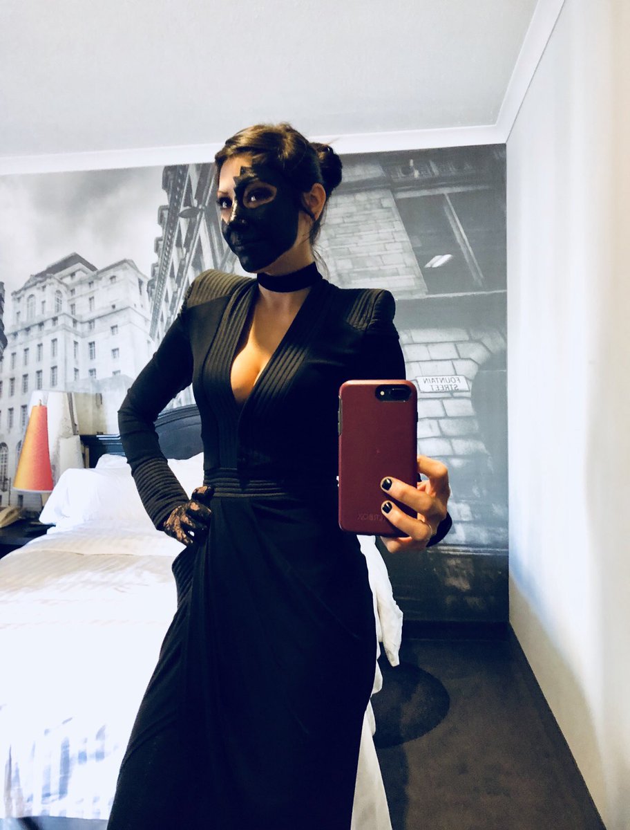 Nicky Locklear on X: What outfit should I wear ringside to the #KSIvsLogan  fight? 1. Evil Succubus 2. Used car sales woman. t.coF8Gx7csdbB   X