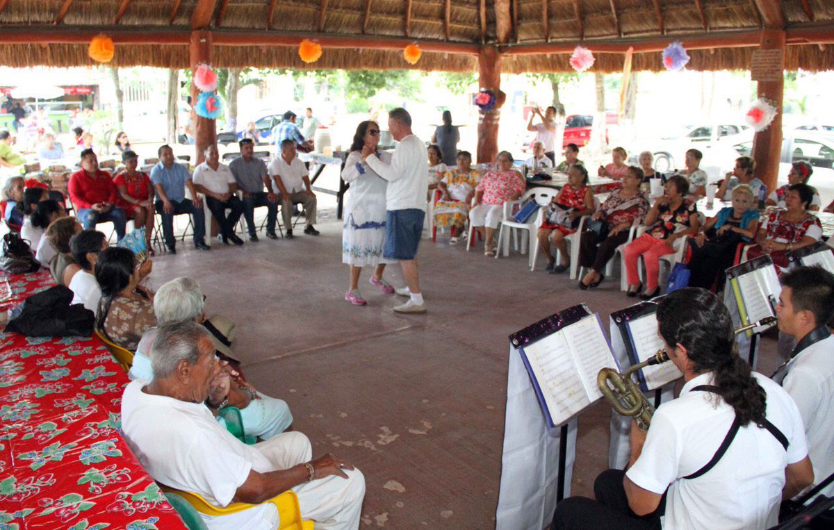 En vísperas del #DíaDelAbuelo, así los celebramos y consentimos en la casa del adulto mayor Nohoch Uinic, en un ambiente de esparcimiento, donde convivieron, se integraron y divirtieron . ¡Enhorabuena!