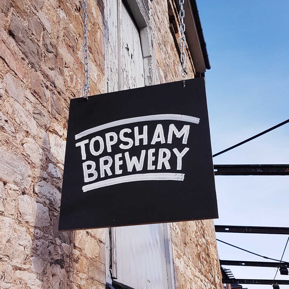 exeterhomebrew's tweet photo. Sun, fantastic #craftbeer and a lovely vibe for our friends @topshambrewery soft launch this avo. Tasty @PollyNostimos food too. Get down there! Can't wait to see the place when it's finished! A great addition to #Exeter quay 🍻 #devonfood #devon https://t.co/Hj21wY0geX