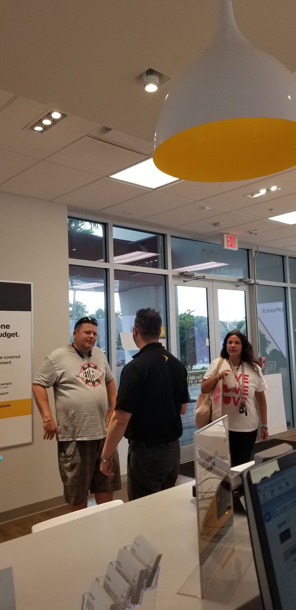 Cmovingforward's tweet photo. Closing deals at 5132 @rfuent03 https://t.co/1JaCvLqfSt