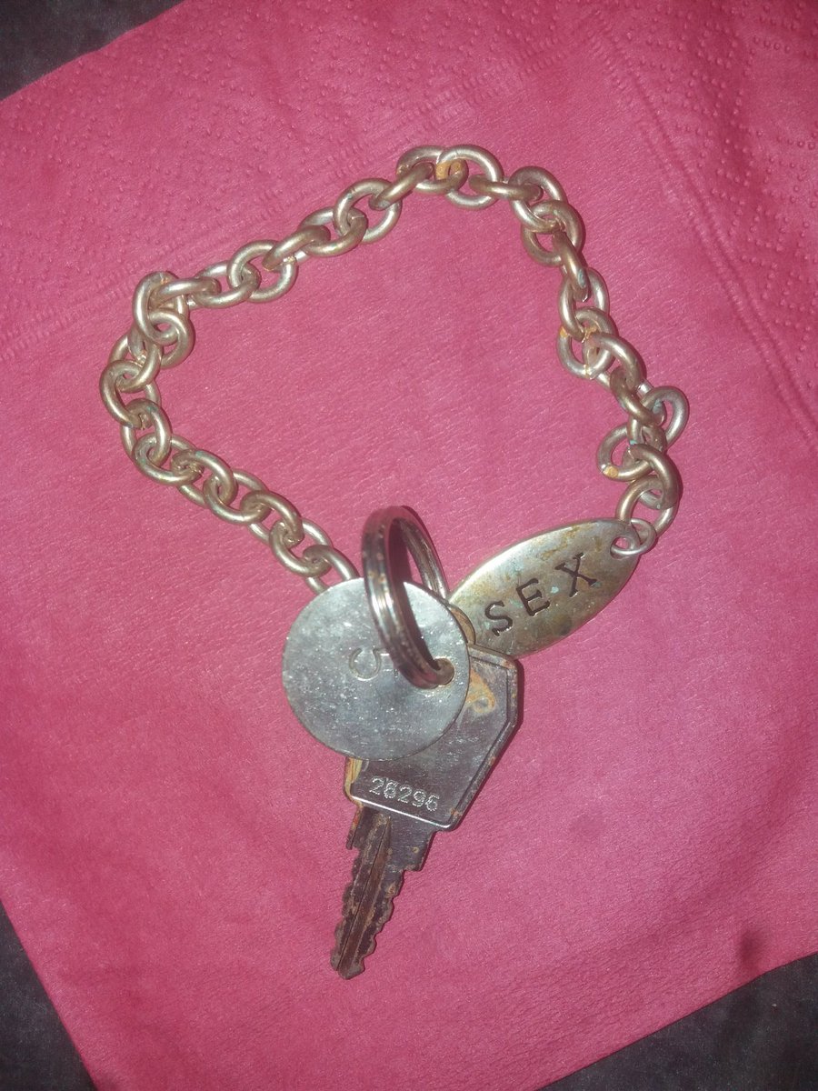 Anybody lost these keys? Found out side lash and brow bar in boutport street, now safe in the cafe with us😊
#keys #found #safe #lostkey