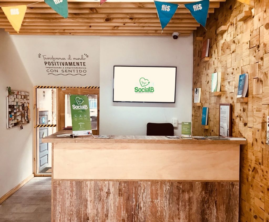 colaborafest's tweet photo. Queremos agradecer a @coworksocialb, centro de emprendimiento e innovación social,  por prestarnos el espacio para realizar nuestra reuniones semanales 👩‍💻👨‍💻para organizar nuestro festival #Colaborafest https://t.co/wS0VqIeAeJ