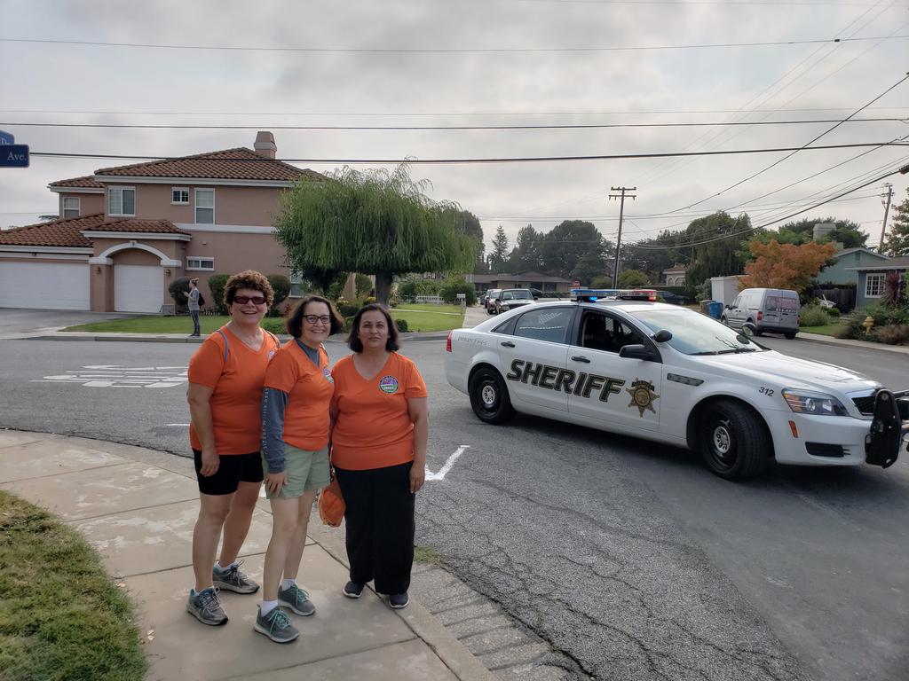 FariaFalcons's tweet image. Mrs. Enright, Mrs. Joshi &amp;amp; Mrs. Helford with a police escort #stafffun