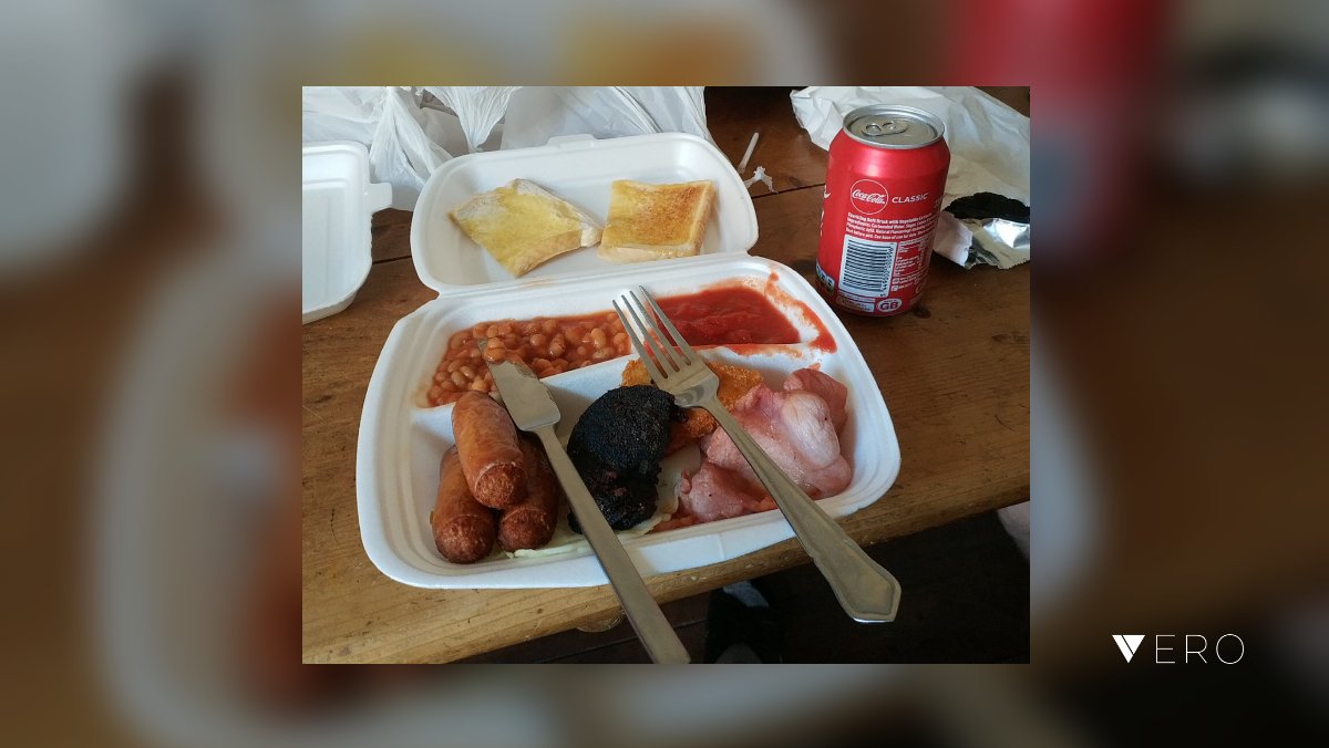fowl_original's tweet photo. #foodporn #flood #frommyphone #nottoday #villagecafe #justeat #fullcookedbreakfast #porksausages #toast #bacon #blackpudding #tomatoes๐
#canofcoke #delicious #hangovercure @VeroTrueSocial https://t.co/EDm3lt09Zt