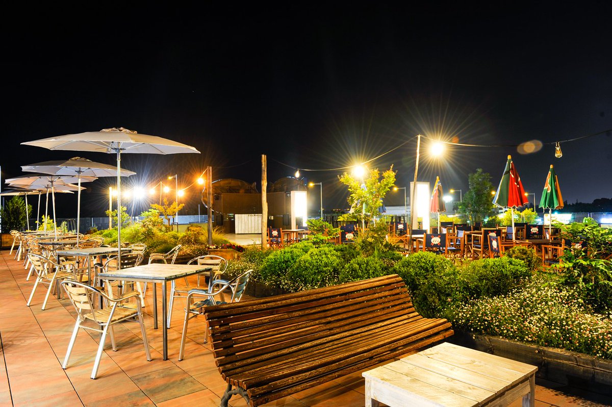 MorrisonLleida's tweet photo. Seguimos en Club Morrison Lounge Bar @morrisonlleida con las noches de verano. Ven a nuestra espectacular terraza a cenar o a tomar una copa, de los cientos de cócteles y long drinks que te podemos preparar... ¡No lo dudes! Esta noche, #MorrisonLleida! #ClubMorrison! 😋🌭🥂 https://t.co/w5D43pIhK1