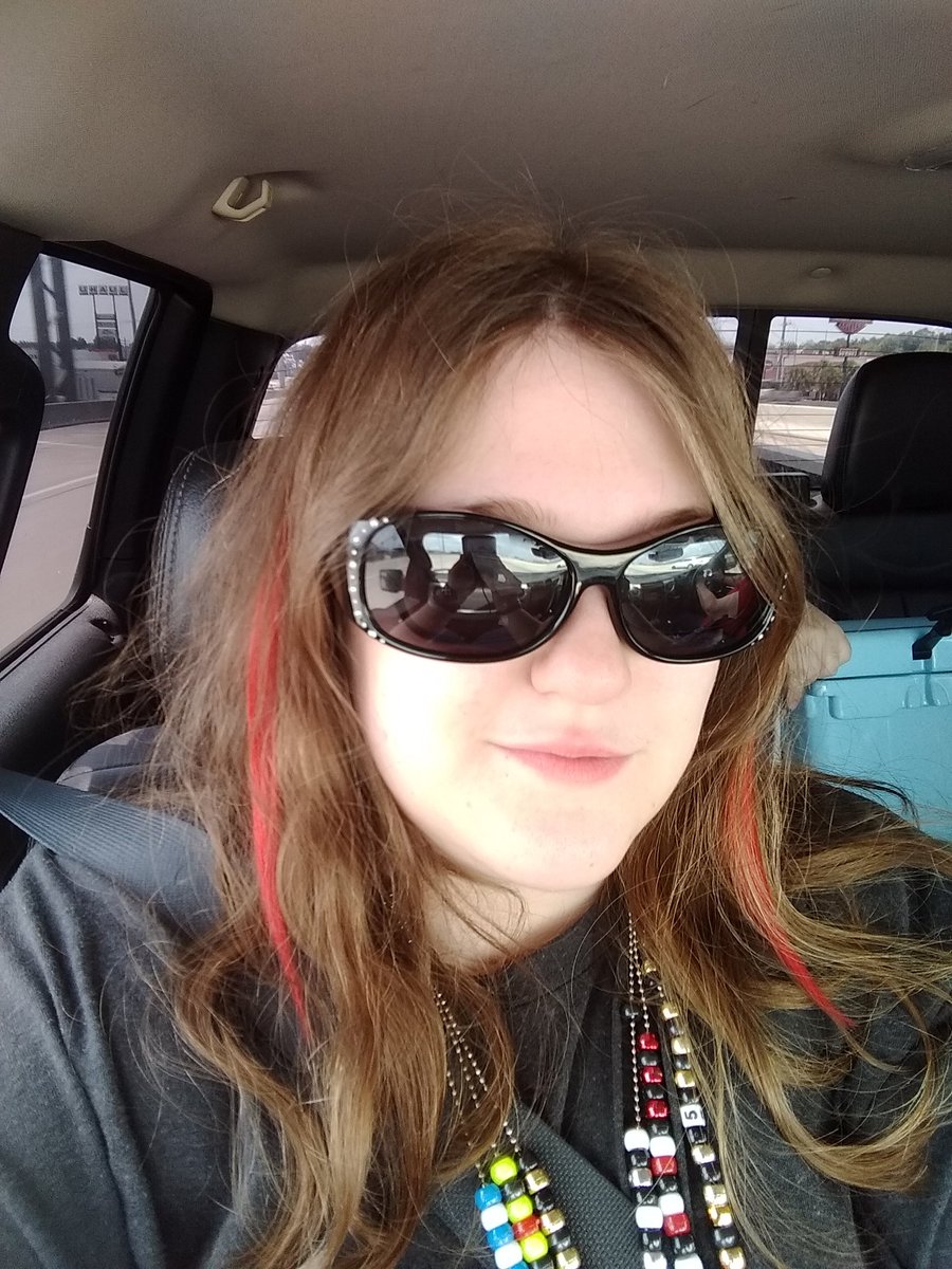 16Paige60's tweet photo. Rocking a @Hinchtown tee but still rocking some #RedForWickens. Have (clip in) streaks in my hair & on my toes (plus have my ๐จ๐ฆ bracelet too). @41Linda41 wore some red too but doesn't care to have her pic taken. โบ๏ธ
#GetWellWickens @robertwickens @itsKarliWoods @SPMIndyCar https://t.co/D5oxnlZXlw