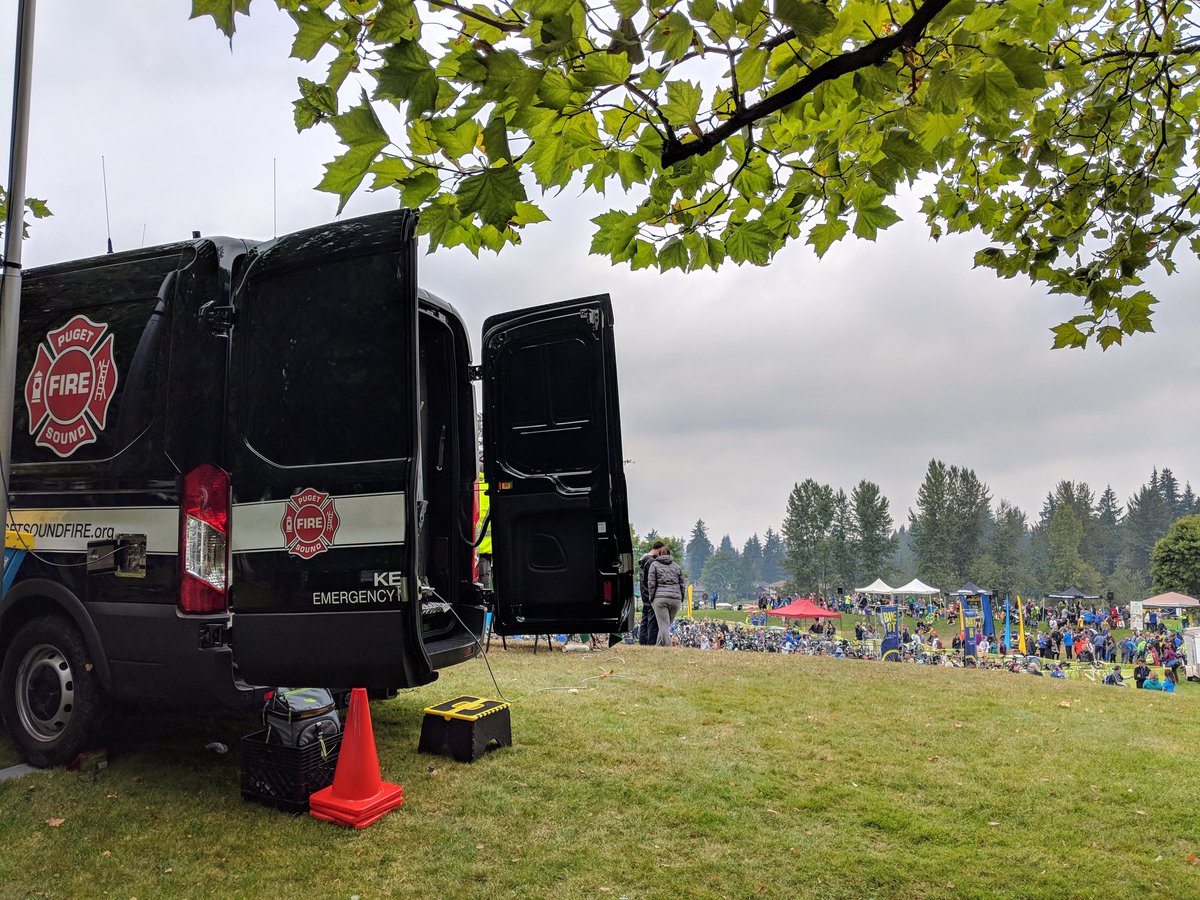 KC7KEY's tweet photo. Local #hamradio operators supporting the Lake Meridian #Triathlon. Thanks to @KentCST for bringing out their beautiful communications van!
#arrl @ARRL_ARES #Volunteering https://t.co/QC8CNYa0x7