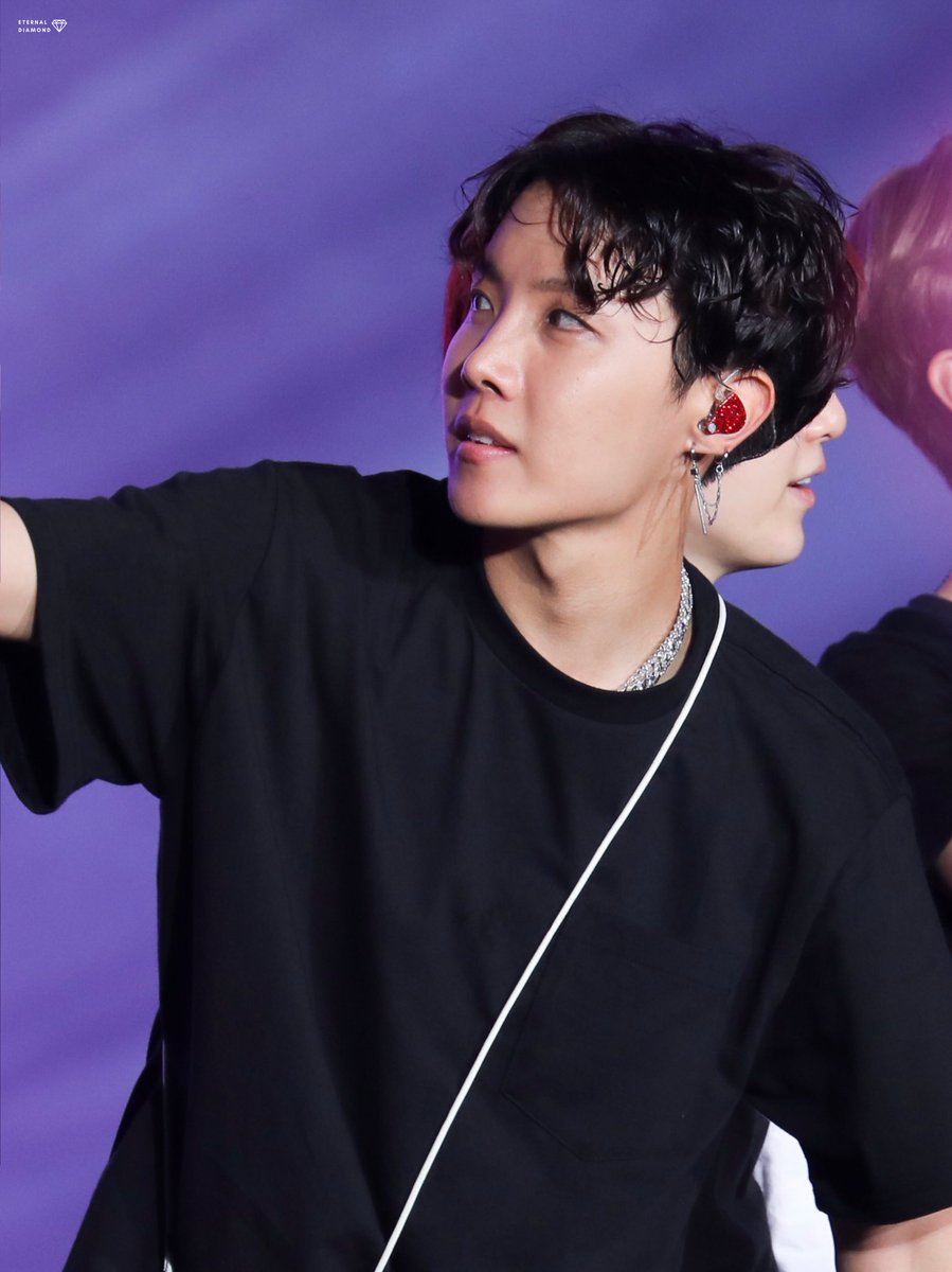eternaldiamond_'s tweet photo. 180825 LY TOUR SEOUL

#JHOPE #제이홉 #정호석 #방탄소년단 #BTSLoveYourselfTour #BTS⁠ @bts_twt https://t.co/PL6GTJXHR8