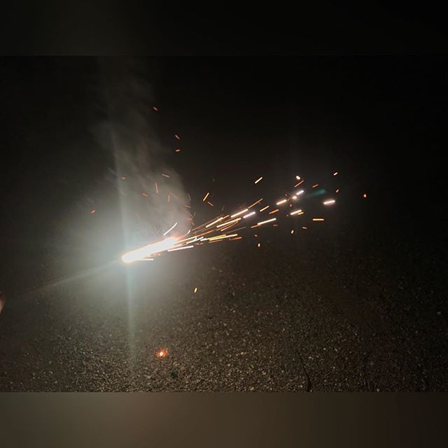 newgreen1031's tweet photo. 夏らしいことしてきた😄
平成最後の夏休みの締めくくりは手持ち花火🎇

#深夜の #手持ち花火 #平成最後の夏休み #0825 https://t.co/Iy7hatCLA0 https://t.co/sJHmEX9q8z
