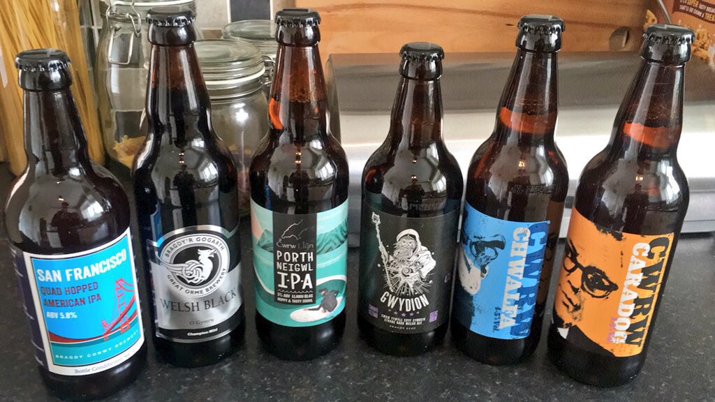 Cwmni gwych i gêm Lerpwl ⚽️ Diolch i <a href="/iechyddacaer/">Iechyd Da!</a> am y cwrw. Great company for the match this evening. Thanks to Iechyd Da, Caernarfon for the beer. <a href="/ConwyBrewery/">Conwy Brewery</a> @Great_Orme <a href="/CwrwOgwen/">Cwrw Ogwen</a> <a href="/CwrwOgwen/">Cwrw Ogwen</a> <a href="/BragdyLleu/">Bragdy Lleu</a>