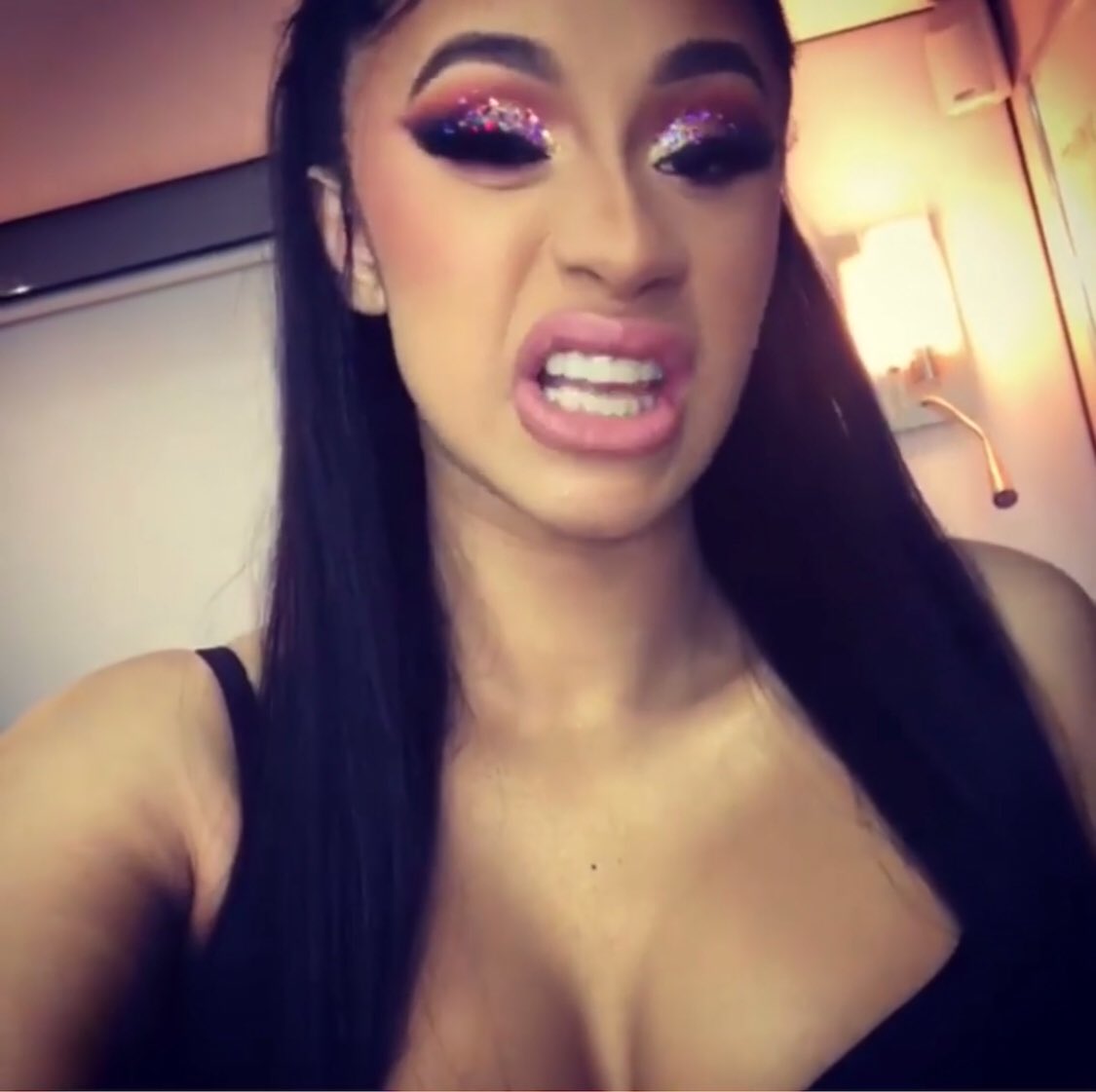 MediaOutlet5's tweet photo. Cardi Disses Nicki in NEW SONG! 👀 https://t.co/ZqEmRM3AXw #bardi #cardib #offset #cardi #cardibkulture #kulture #babykulture #migos #InvasionOfPrivacy  #cardiboffset  #cardibfashionnova #cardivmas #vmas2018 #bodakyellow #ring #ilikeit #ganjaburns #queenradio #barbiedreams https://t.co/Ei5HH3pYkt