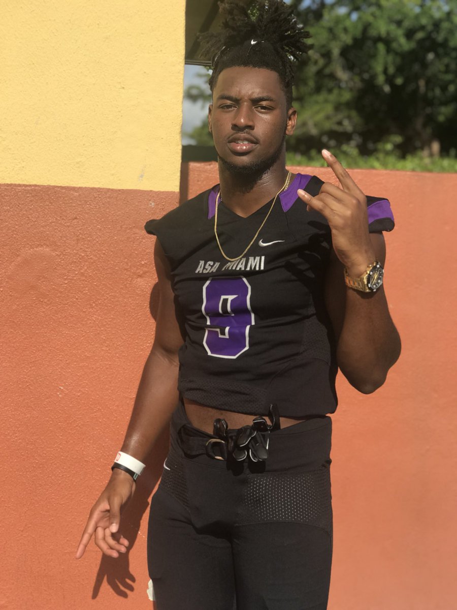 RipZee_Ryan's tweet image. All Smiles 😌💯
#Gameday9️⃣
#RipZee