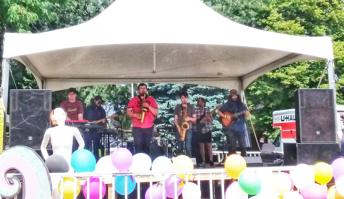 215Music tweet media