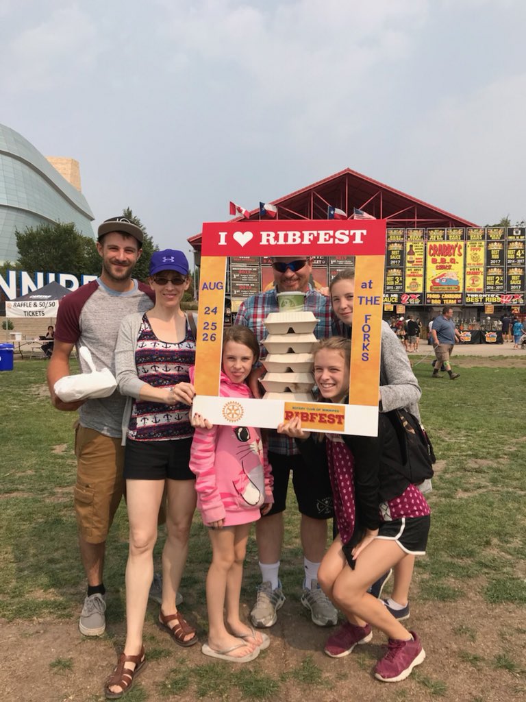 CBCManitoba's tweet photo. Ribs to go, anyone? 🤤🤤 You definitely won’t go hungry at @RibfestW happening ALL weekend at @TheForks! #RibFest2018 🍖 #loveCBCMB #cbcmbsummer https://t.co/h811Yjoq4H