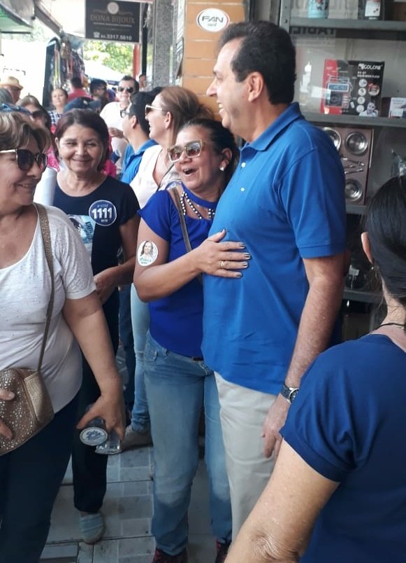 SandraRaissa's tweet photo. Em caminhada pelas ruas do centro de Mossoró, o carinho e a receptividade do povo para com @carloseduardo12 e @KaduCiarlini!! #oRNtemjeito 
#MossoroÉ12 https://t.co/njh7Ua5jJK