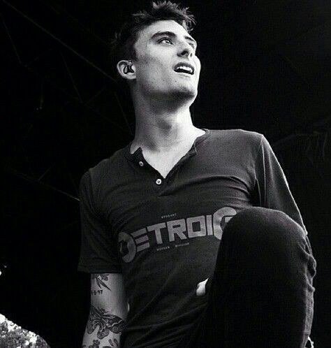 WhiteWolfMoro's tweet photo. Rest in Peace. Thanks for the awesome music.
#kylepavone https://t.co/hMgEVyle1b