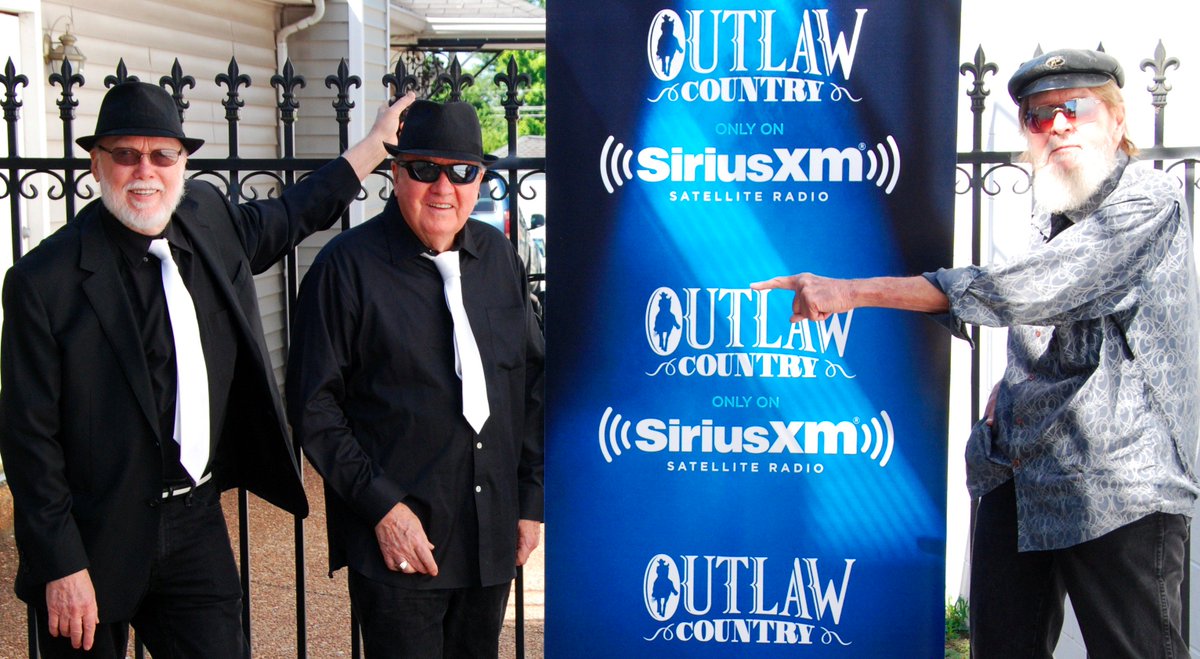 AlamoJonesShow's tweet photo. Billy Swan &amp; Buzz Cason new album, BILLY &amp; BUZZ SING BUDDY
All Buddy Holly songs...8-25-18 &amp; Sunday 26th The Voice in Black in Music City. @SXMOutlaw https://t.co/zMzrCnpHGQ