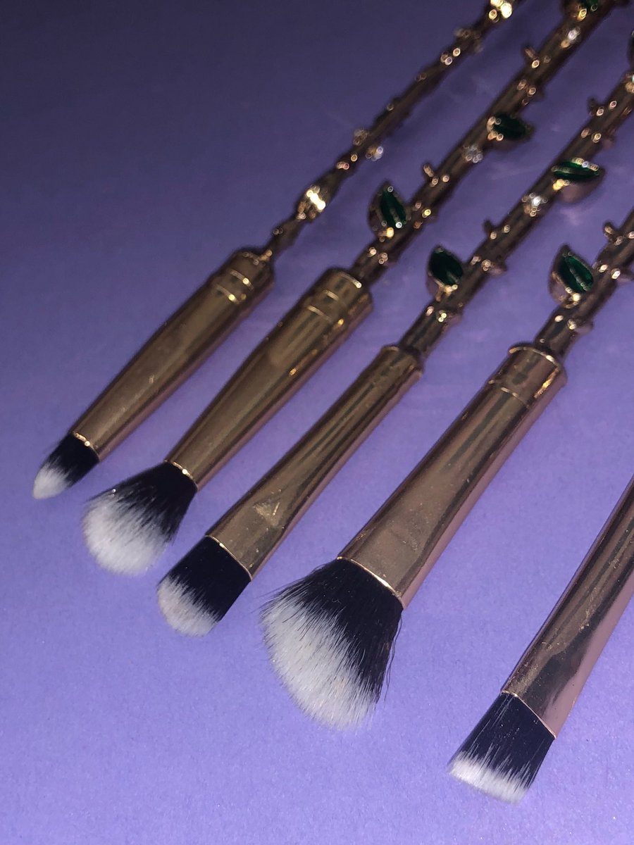 ToriRoseCos's tweet photo. Rose Brushes are live now! https://t.co/4sY8B8eK79 https://t.co/C0iXgOvDnT