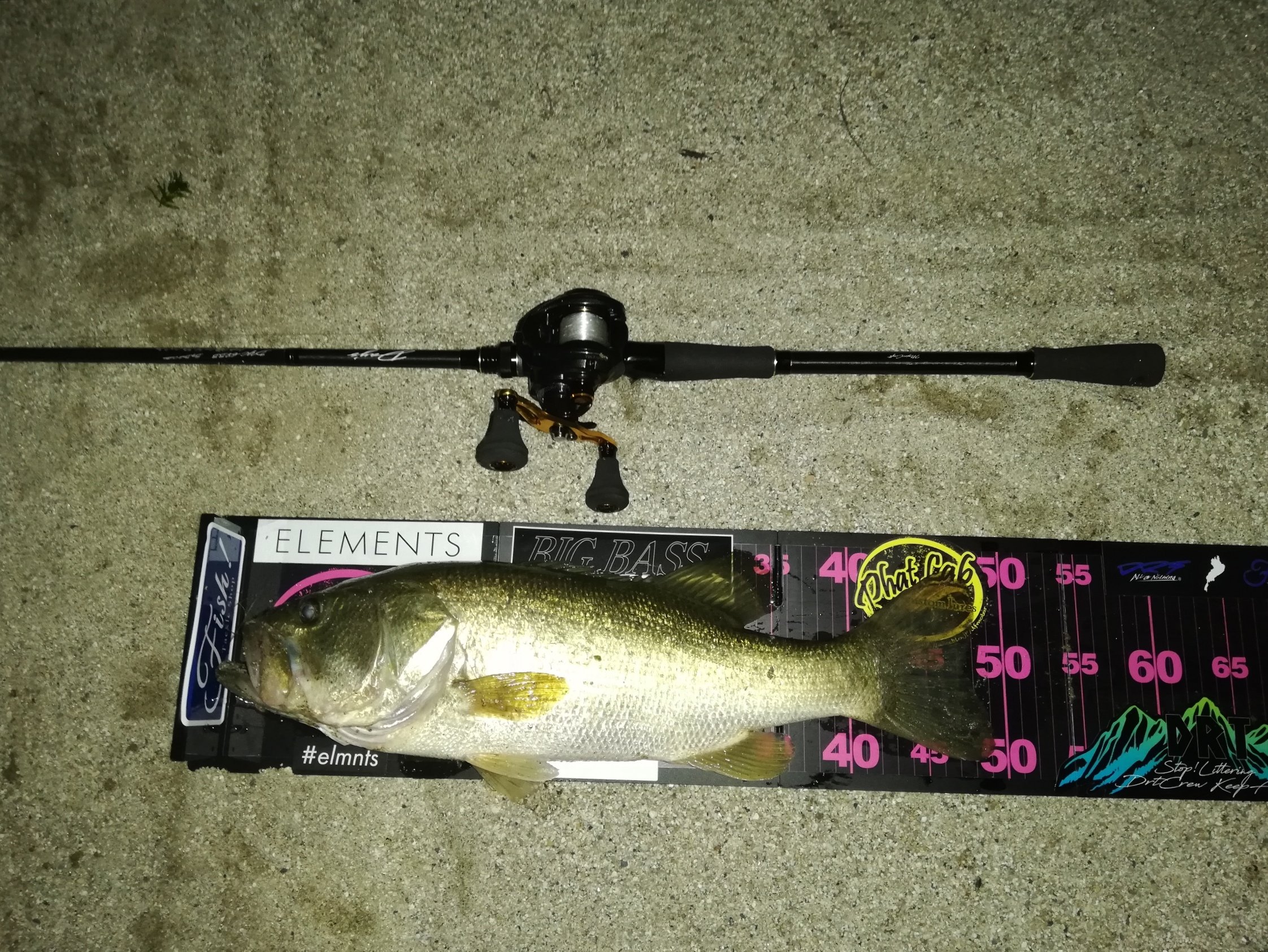 Tkf Lures 琵琶湖夜釣りで妻に約一年ぶりの45upがヒットしました メジャークラフト メジャークラフトdays アブガルシア ロキサーニパワーシューター ハイドアップ スタッガーワイドツインテール 琵琶湖バス釣り 夜釣り ブラックバス ヘビキャロ