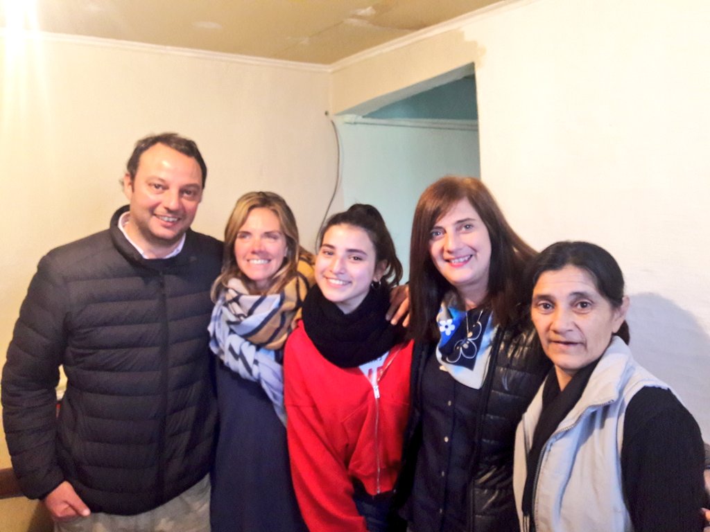 ClauDeLellis's tweet photo. #Timbreo en San Antonio de Areco! Hoy acompañados por la Diputada Pcial. @AndreaCBosco y el Concejal de Pergamino @walterbaccarini y nuestros Concejales @NanoPereaSADA @rattofranc @BratschiViviana y Vero Morgan! #CambiandoJuntos https://t.co/gehR6EN2Nt