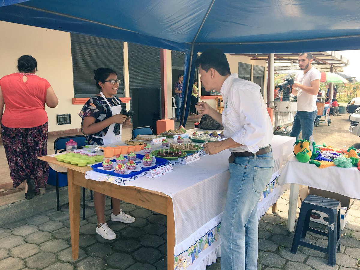 MunicipioMorona's tweet photo. Nuestro alcalde @RobertoEsMorona asiste a la celebración de los 11 años de fundación de la Asociación #Jimbitono 26 de agosto.
#Morona
#GeneralProaño https://t.co/HScEHo3x3p