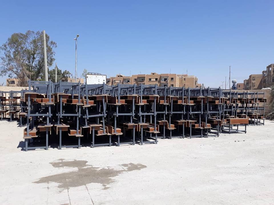MadaSyriaMedia's tweet photo. #الرقة
استلم مجلس الرقة المدني دفعة جديدة من الدعم الذي قدمه #التحالف_الدولي صباح اليوم من دفعات المقاعد المدرسية المقدمة وتعدادها 2700 مقعد حيث وصل العدد الاجمالي لــــ 8000 تقريبا ليتم تسليمها للجنة التربية والتي تعمل بدورها على توزيعها على المدارس التي تحتاج لمقاعد في الرقة https://t.co/PxaFkr7dSC