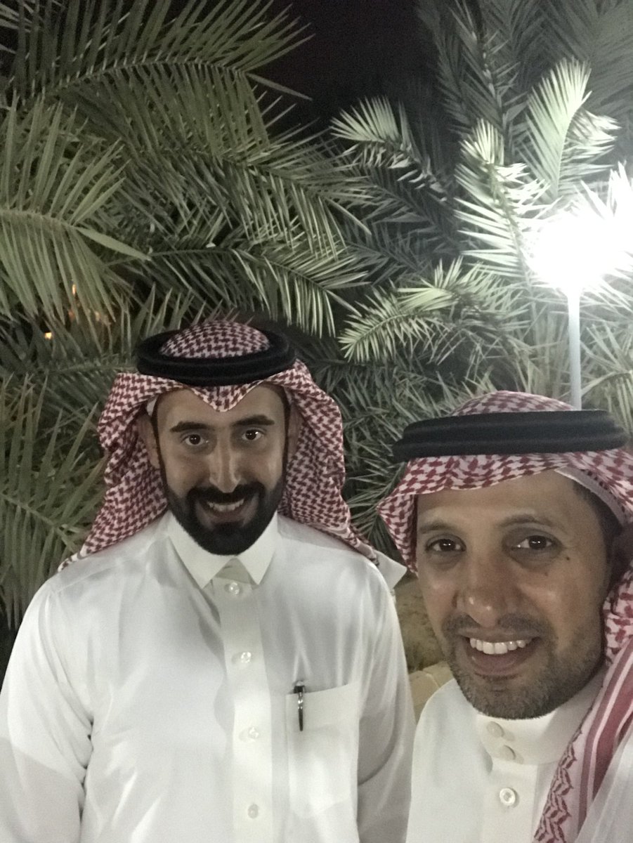 sultan2232's tweet photo. مع نسيبنا الجديد في ليلة ملاكه
الصديق / عبدالعزيز بن احمد المطرودي 
عرفته رجلآ كريمآ بأخلاقه من عائلة كريمة
كل التوفيق له .. وكل التهاني 
لأختي الغالية @moudi_abdullah1 
ولإبنتها / منار بنت بندر الزامل السليم @Manaralzamil1 https://t.co/Y8873qvEZ4