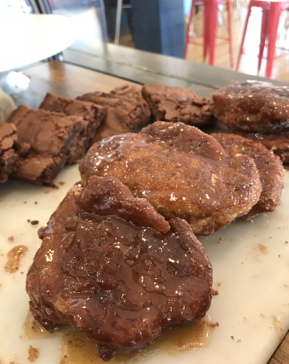 post_office_co's tweet photo. Did ya'll know we now make all of our pastries in house? 👩🏽‍🍳
That way we know what's going into these sweet treats and making sure that they're made with love 🥐💙

#postofficecowork #workeverywhere #gopostal https://t.co/FH7JQpvDNX