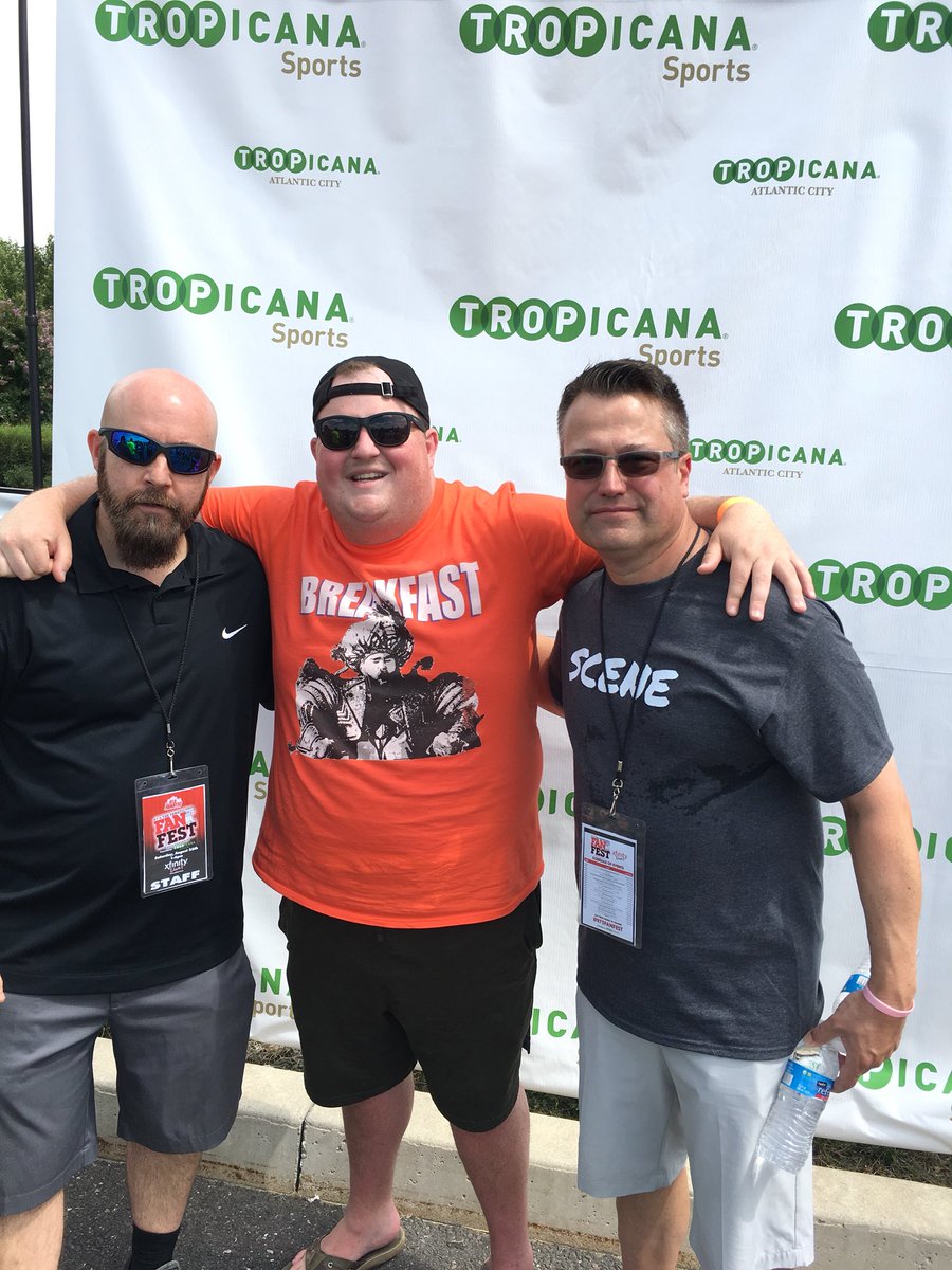 CoachGaryPHL's tweet image. #975fanfest #LondonContest