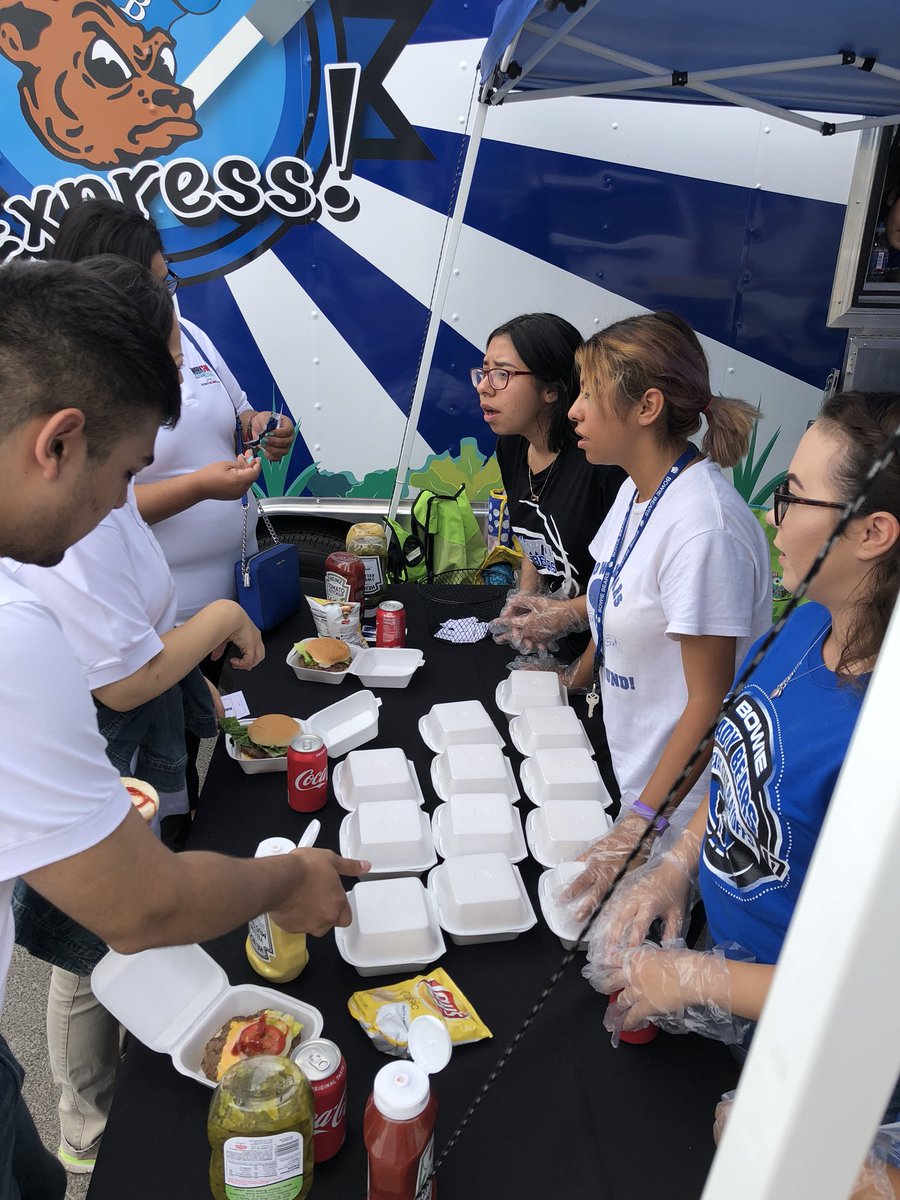 OSOFOODTRUCK's tweet photo. Thank you #SUNDT for inviting the BEARS to be apart of #buildep we really appreciate you! #bowieproud #iamepisd #onceabearalwaysabear https://t.co/PCQh3pRLZ6