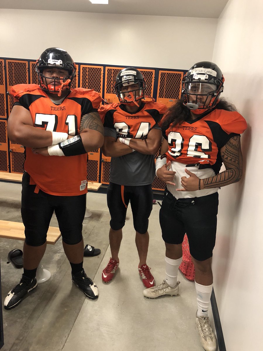 mejialangi's tweet photo. You know we was out there doin our thang #LatePost #BeatCOS #GotDeAnzaThisWeek https://t.co/uSza6OzMMx