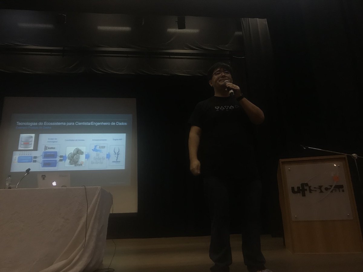 fabiovelloso's tweet image. “Integração entre as tecnologias de Big Data e Machine Learning” com @claudio_seidi  no 17 É dia de Java @soujava @eDiaDeJava @ufscaroficial #java #soujava #ufscar @cloudera