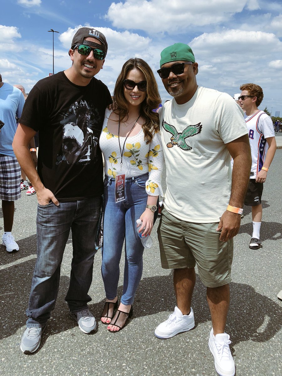 4thandJawn's tweet image. We’re here! #975FanFest 

@shandershow @jelynchjr @jasonmyrt @NatalieEgenolf