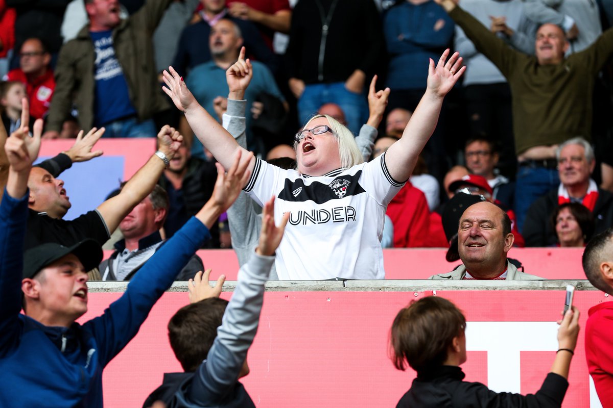 BristolCity's tweet image. Fan-tastic support! 🎶

#SWAvBRC