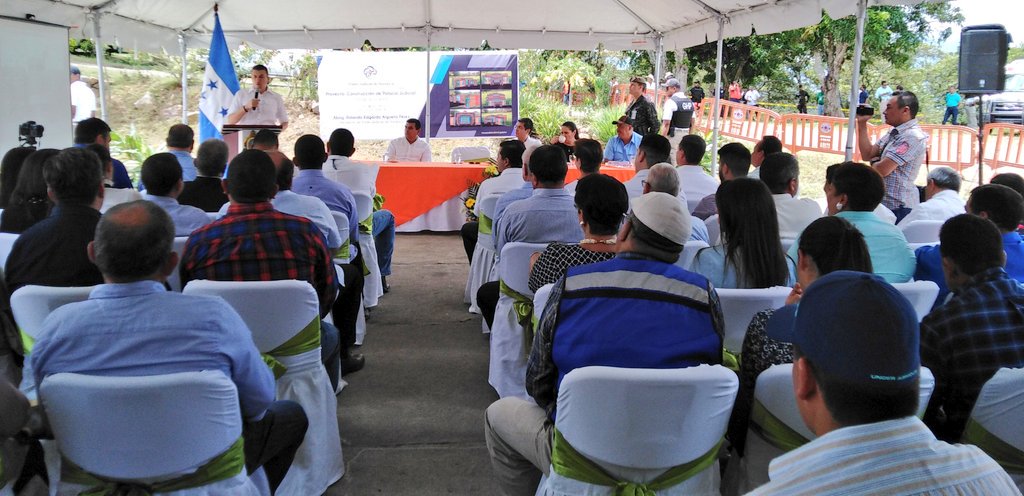 "Vamos poniendo en marcha proyectos jurisdiccionales para beneficio de los usuarios, acercando la justicia a la población con la inauguración de Edificios Judiciales como el que hoy inicia su construcción " Presidente <a href="/rarguetaCSJ/">Rolando Argueta</a>