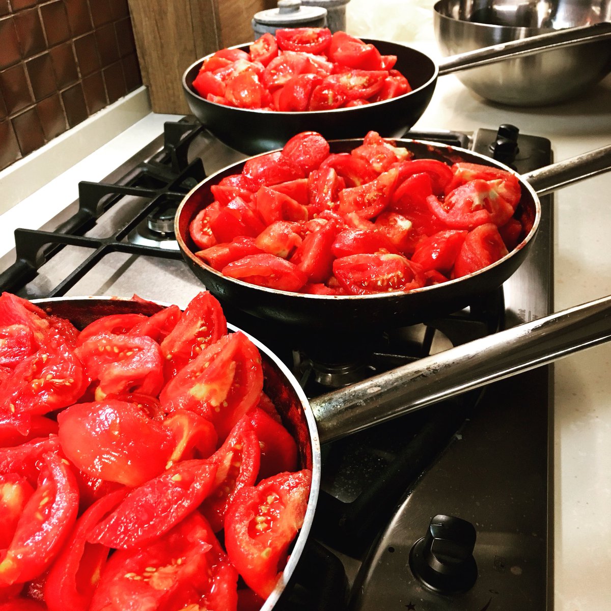 carmelo_ficarra's tweet photo. Iranian tomatoes
#food #internationalfood #homemadedishes #iran #tehran #expatiniran #ista_iran #ig_iran #insta_tehran #ig_tehran #tehranpics #cookingintehran #cookingchallenges #vivereallitaliana #oliveoil #basilicum #freshlymadetomatosauce @alessi_official #healthyfood https://t.co/2LzJBuooyy