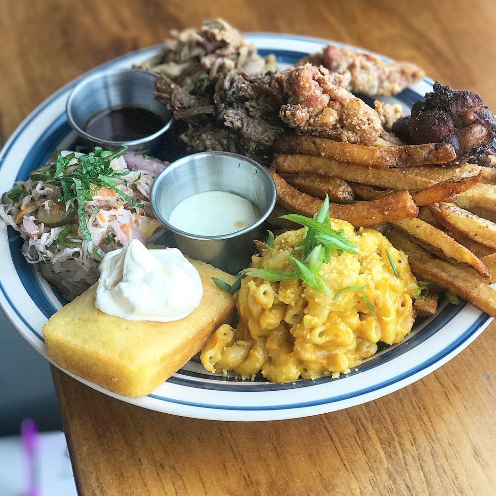 UncleSmokeBBQ's tweet photo. Our BBQ Platter is the perfect choice for anyone who can’t choose! 😋
📸: @tofoodies https://t.co/0tXNHnhXmG