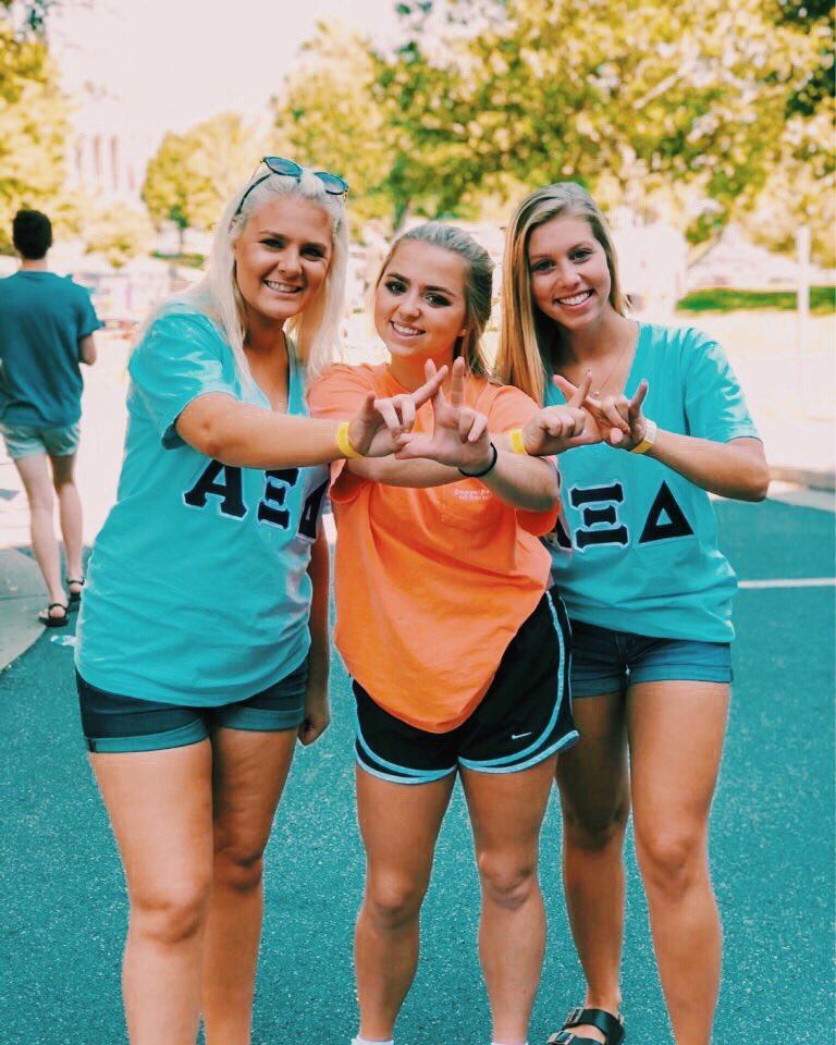 ETSUAlphaXi's tweet photo. Showing some extra ↠PAN↞ love with @kappadeltaetsu #etsupanhellenic #etsualphaxidelta #etsu2022 https://t.co/fc3vaC76L1