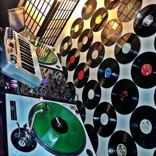 skratchink's tweet photo. Too many records is never a problem. #setupsaturday #vinyl #records #dj #djlife https://t.co/BfPHSmQWbi
